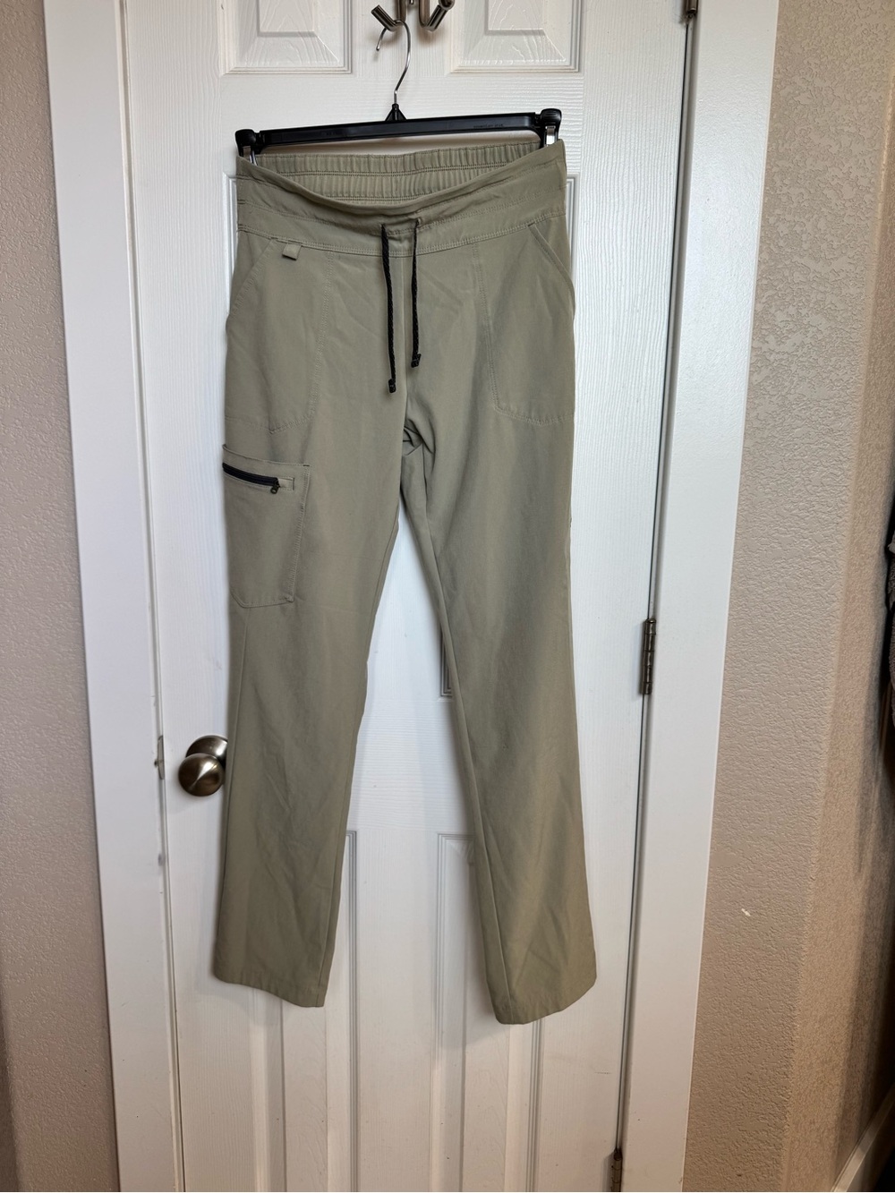 Patagonia Women's Cargo Drawstring Pants in Khaki